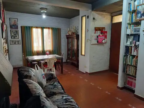 Casa 6 ambientes con 2 baños