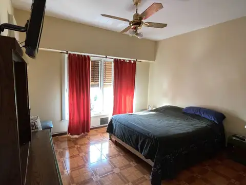 Casa 4 ambientes en planta alta con patio y terraza