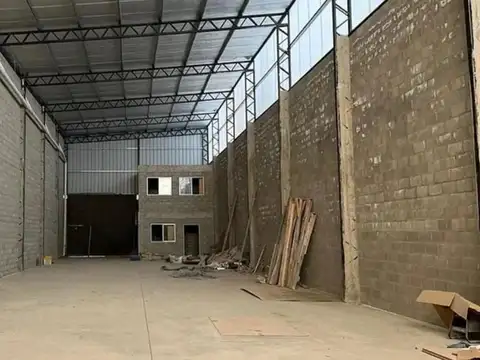 Galpon en Venta 30  mts Fondo