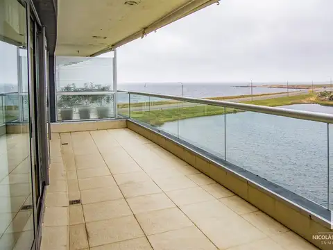 Apartamento con excelente vista en terraza de la laguna