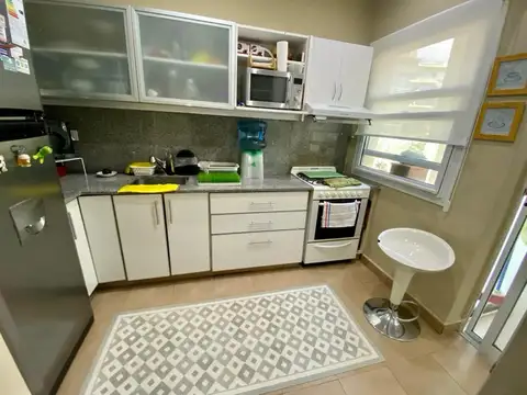 Casa en Alquiler con 3 cocheras