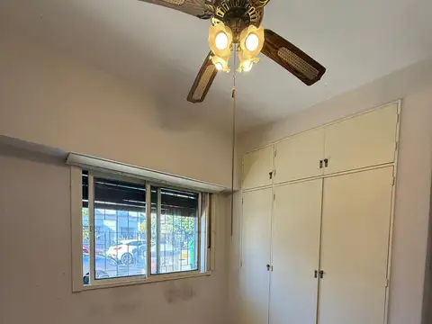 Tipo Casa 3 Ambientes al Frente en Planta Baja con Patio