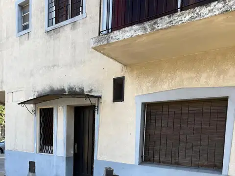 Tipo Casa 3 Ambientes al Frente en Planta Baja con Patio