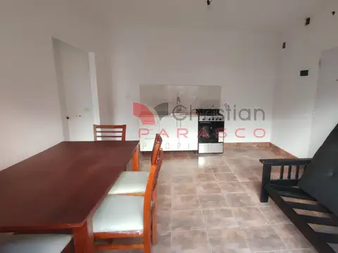 Alquiler de Departamento 2 ambientes frente a la plaza Billinghurst.