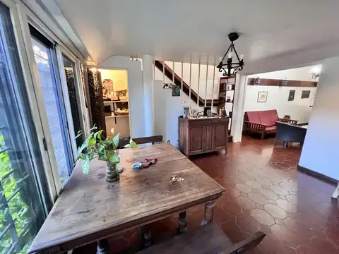 Casa 5 ambientes con 4 baños