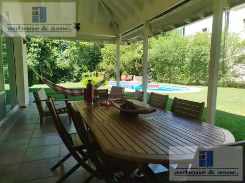 Casa en Venta con 3 cocheras