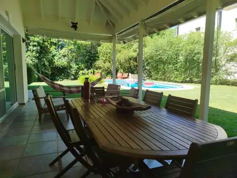 Casa en Venta con 3 cocheras