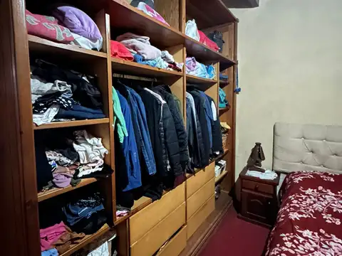 Casa 8 ambientes con 3 baños