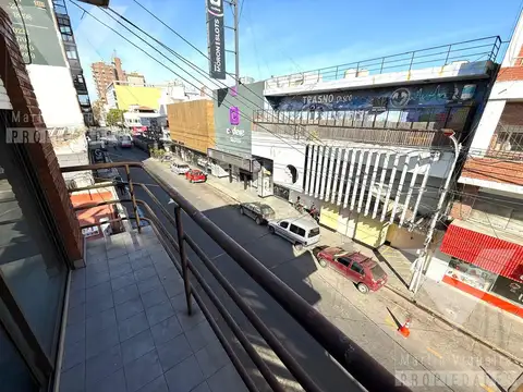 Departamento con balcon apto profesional en centro de Morón. San Martin al 100