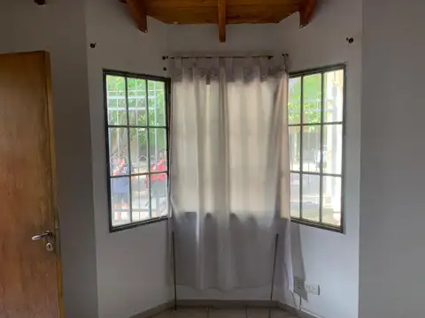 Casa 6 ambientes con 2 baños