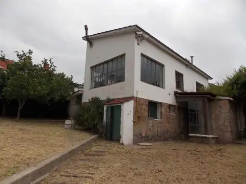 Casa 5 ambientes con 2 baños