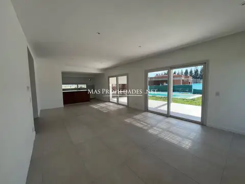 Casa 5 ambientes con 3 baños