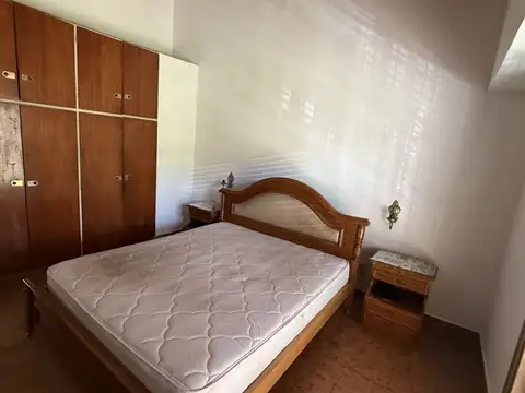 Casa lote propio tipo chalet con garage, patio, terraza.  Terreno propio Pompeya. Venta