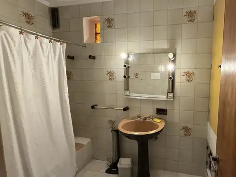 Casa 6 ambientes con 3 baños