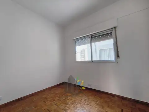 Hipolito Yrigoyen 3417 , Piso 6