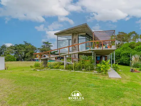 Casa estilo moderno en el barrio Cardon Miramar Links