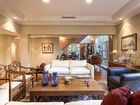 Casa 10 ambientes con 6 baños