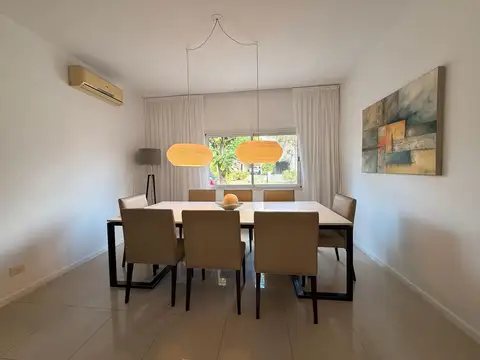 Casa en venta en lote central en Las Orquideas - EN EXCLUSIVA
