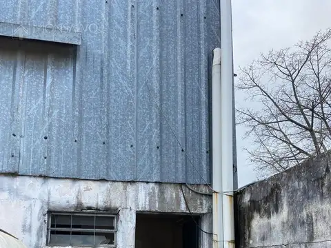 Corrientes al 1500 entre Alte. Brown y Sarmiento