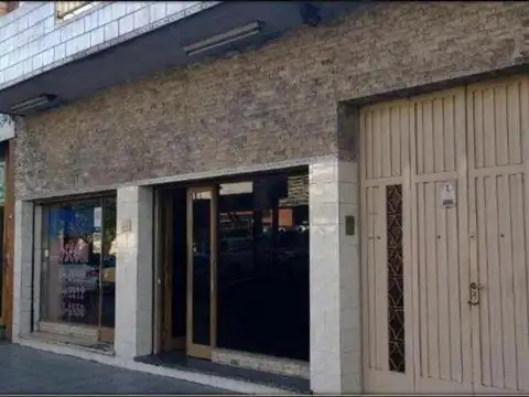 CASA EN LOTE PROPIO DE 5 AMB CON COCHERA