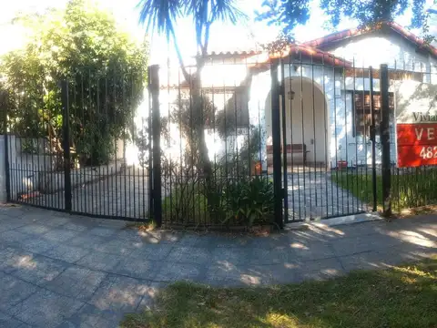 Casa Chalet  en Venta en City Bell, La Plata, G.B.A. Zona Sur