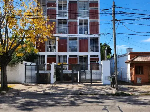 DEPARTAMENTO CENTRICO CON COCHERA