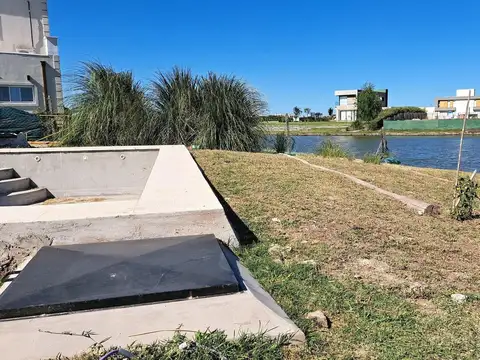 CASA A ESTRENAR CON MUELLE Y PILETA SAN SEBASTIAN