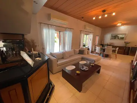 Casa en Venta en Loma Verde, USD 399.000