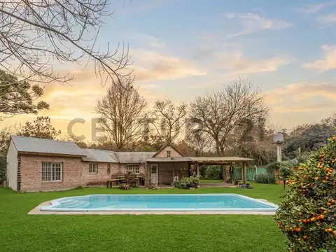 Casa Quinta con Pileta y Gran Parque de 1.336 m² en Loma Verde – 2 Dormitorios