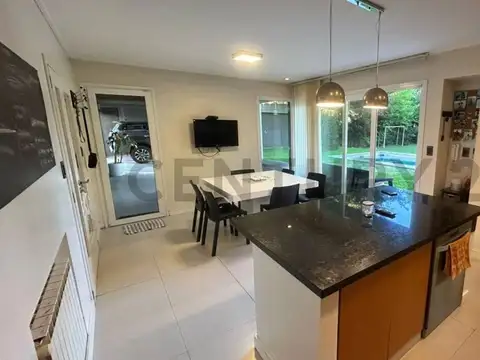 Casa 5 ambientes con 2 baños