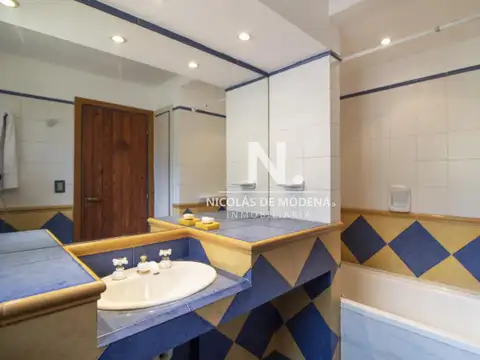 Vende casa de 5 dormitorios en Roosevelt, Punta del Este.