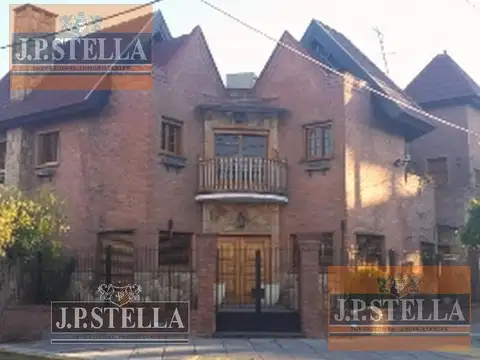 IMPORTANTE Casa 6 Amb. C/ Garage 2 autos - Pileta - ALQUILADO- S.Justo (Ctro)