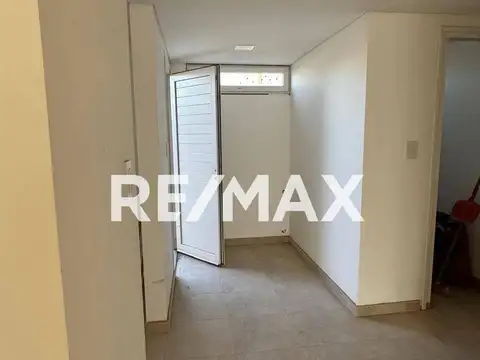 Casa 6 ambientes con 2 baños
