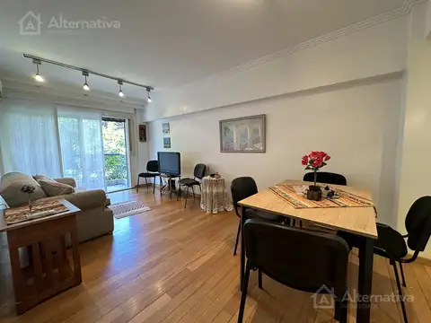 Laprida  al 1400 entre Av. Santa fe y Arenales.