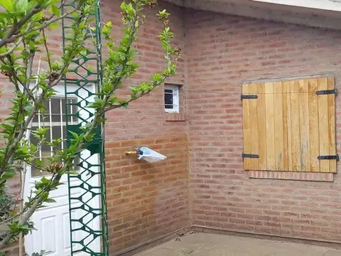 Casa 4 ambientes con 1 baño