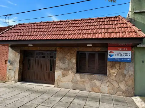 CASA 2 DORMITORIOS EN VENTA PATIO EN LOS HORNOS