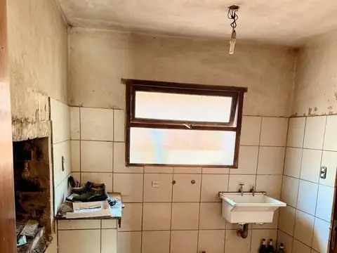 Casa 7 ambientes con 2 baños