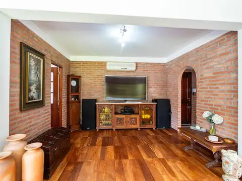 Casa 5 ambientes con 3 baños