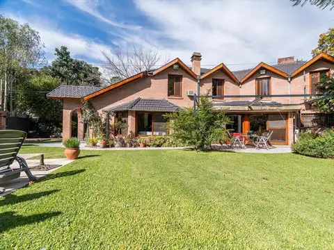 Chalet en venta en Parque Leloir - Excelente ubicación