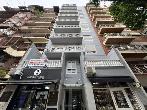 2 AMB.SEMI PISO AMPLIOS SUPER LUMINOSOS FRENTE BALCON EXC. ESTADO  IMPECABLE COC INDEP. LAV INCORP. 1 C SUBTE B Y FF. CC. MITRE