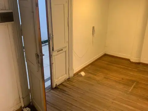 OFICINA VENTA.  PEATONALES CORDOBA Y SAN MARTIN! U$S 26.0000 HERMOSA