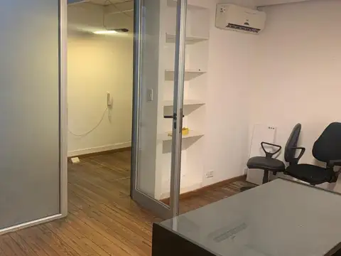 OFICINA VENTA.  PEATONALES CORDOBA Y SAN MARTIN! U$S 26.0000 HERMOSA