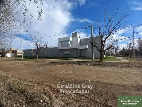 Casa de 3 dormitorios en venta en el barrio Bilingüe, Confluencia Rural, Neuquén