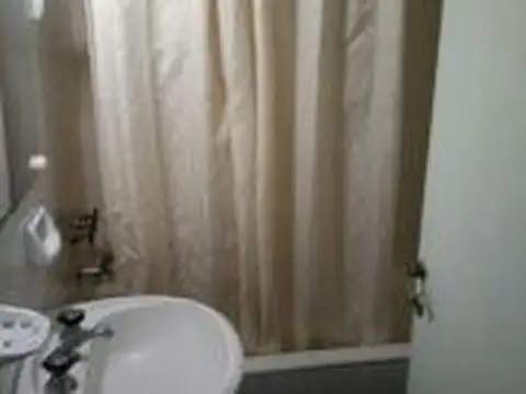 Excelente y amplio departamento de tres ambientes a media cuadra de la Estación Ramos Mejía.