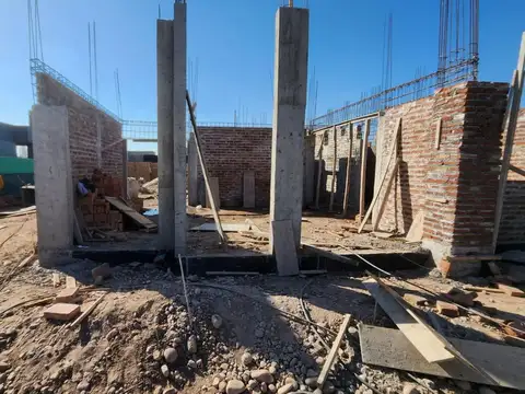 Casa 4 ambientes con 2 baños