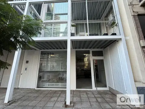 Local comercial en Coghlan en Venta.
