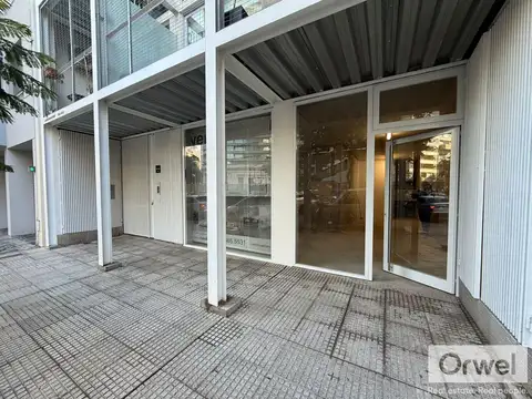 Local comercial en Coghlan en Venta.