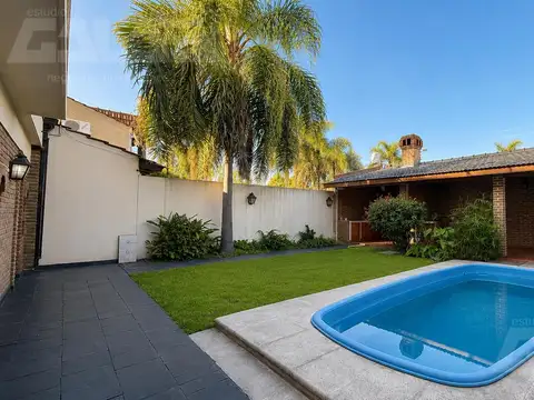 CASA | 4 AMBIENTES | PILETA | EXCELENTE ESTADO | COCHERA DOBLE | CASTELAR NORTE