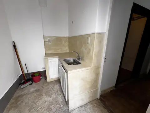 Oficina 7 ambientes con 2 baños