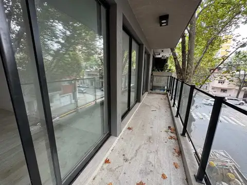 Venta departamento 4 ambientes con patio Caballito